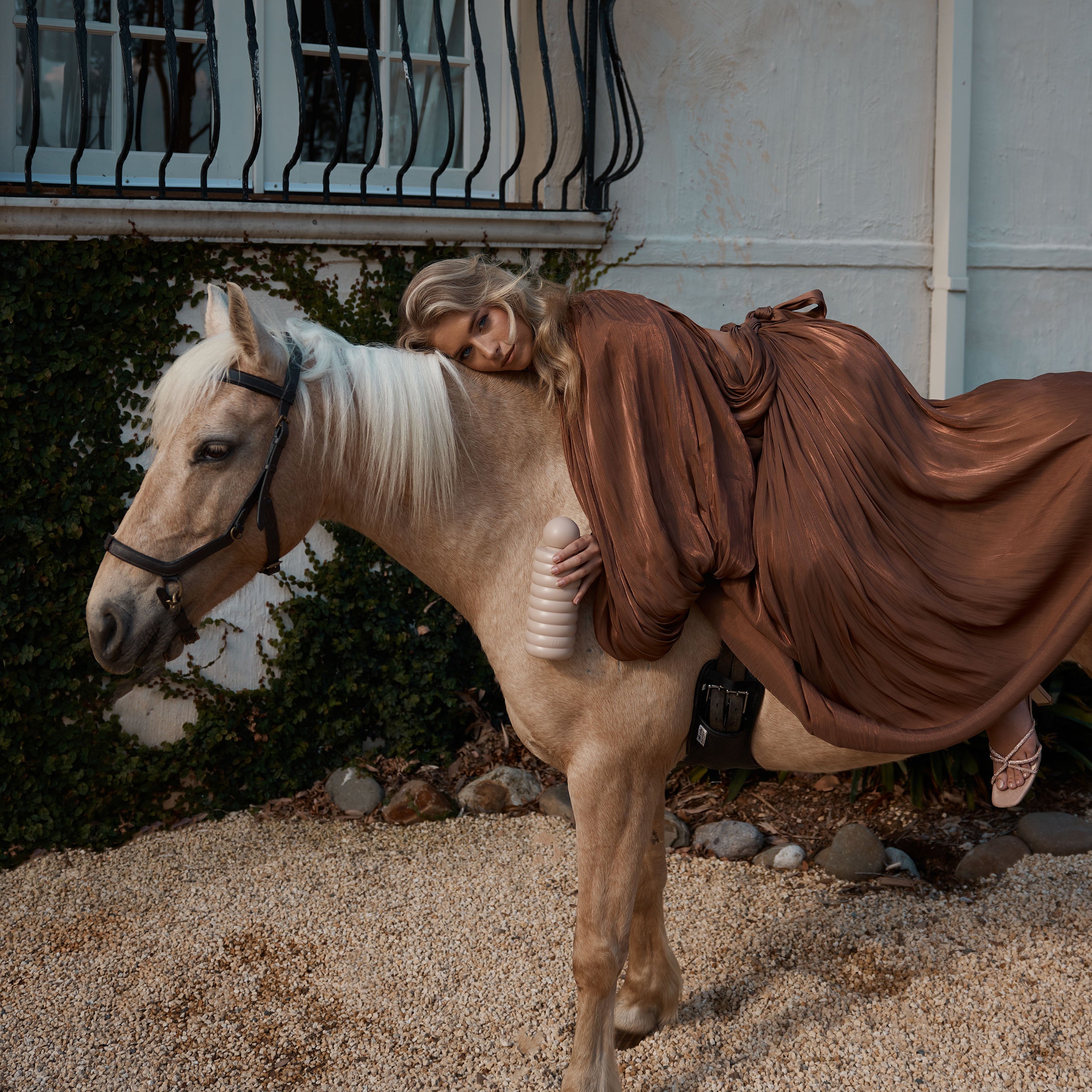 The Bubble Reusable Water Bottle 700ml - Latte - PRE-ORDER (APRIL)