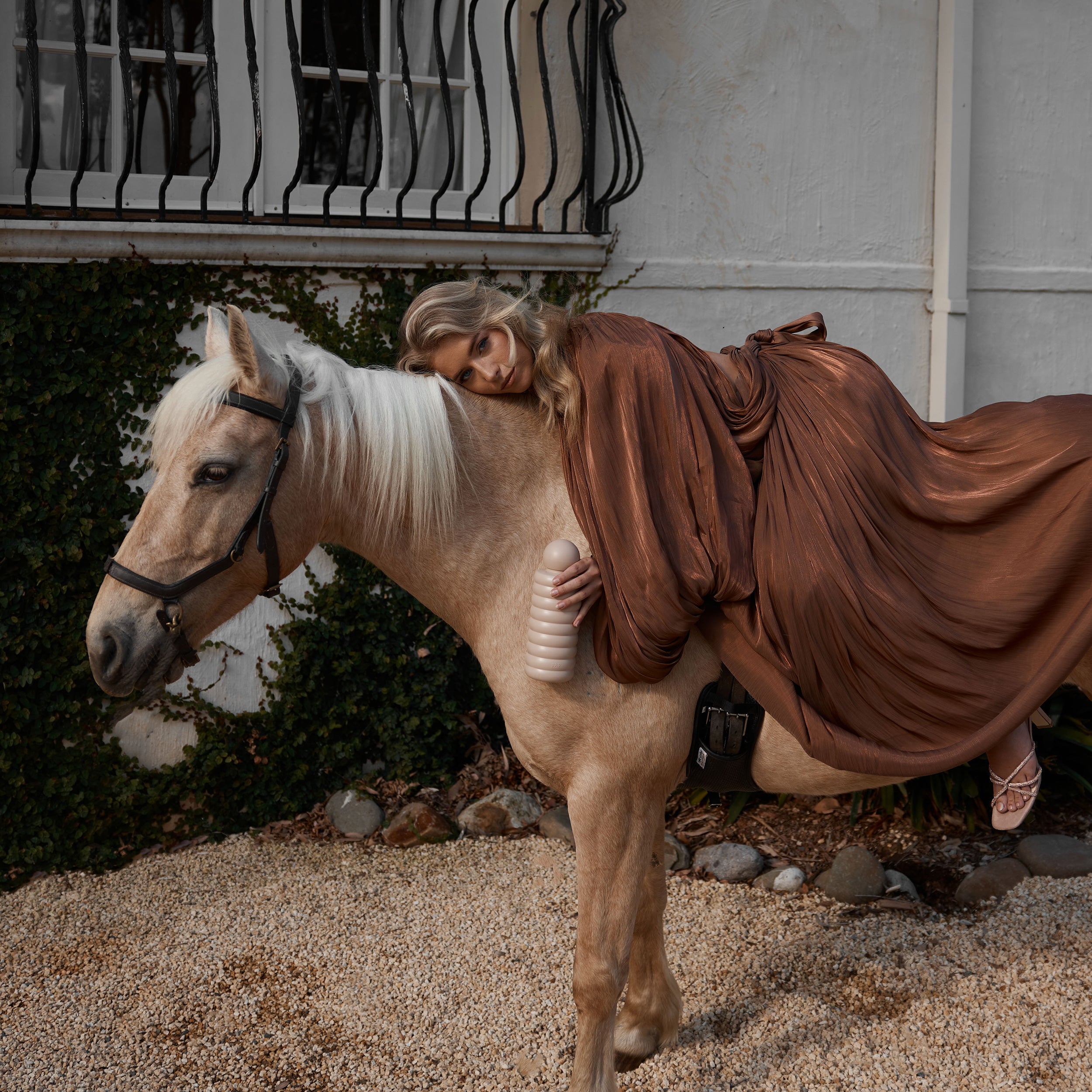 The Bubble Reusable Water Bottle 700ml - Latte - PRE-ORDER (APRIL)