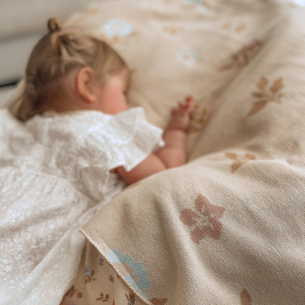 MWRAP15-BLA02-MeadowBlanket_WrapSwaddle-TwoBrisbaneMamas-04-crop_ac6f4ad0-b072-4af2-a244-5d1ad8a572d7.jpg