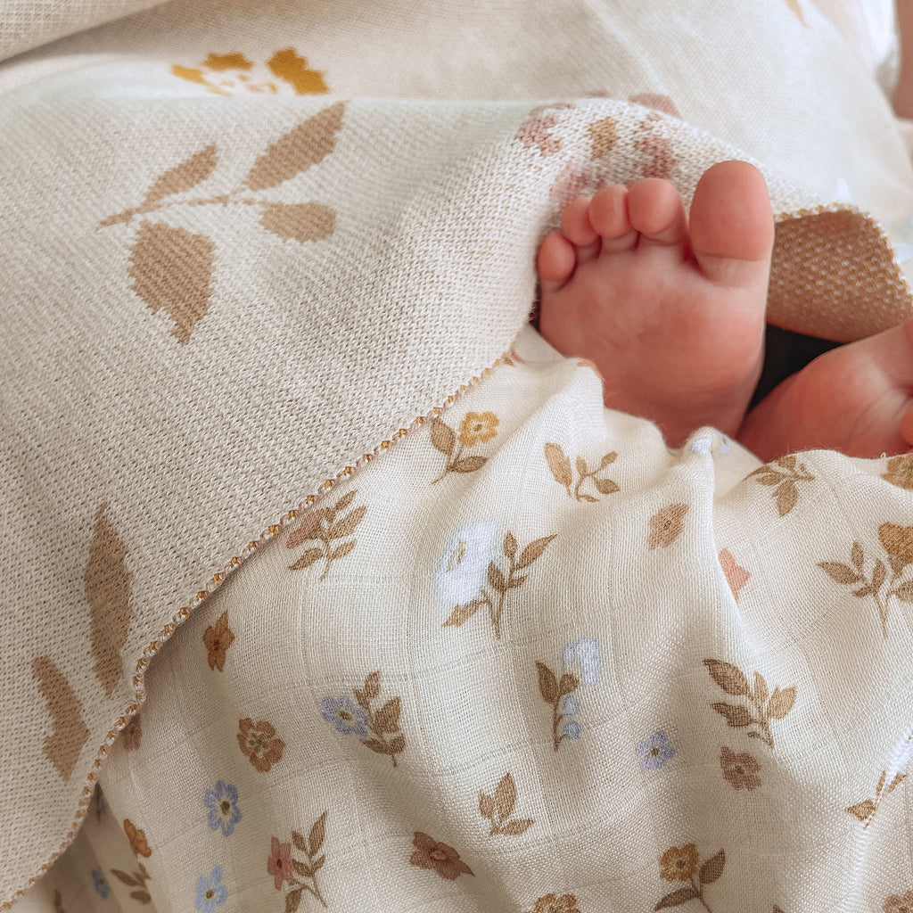 MWRAP15-BLA02-MeadowBlanket_WrapSwaddle-TwoBrisbaneMamas-06-crop_f08e530c-3dbf-47b5-b3b2-83712efc8b7c.jpg