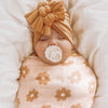 MWRAP18-DaisyChainSwaddle-LikedByLeo-2-square.jpg